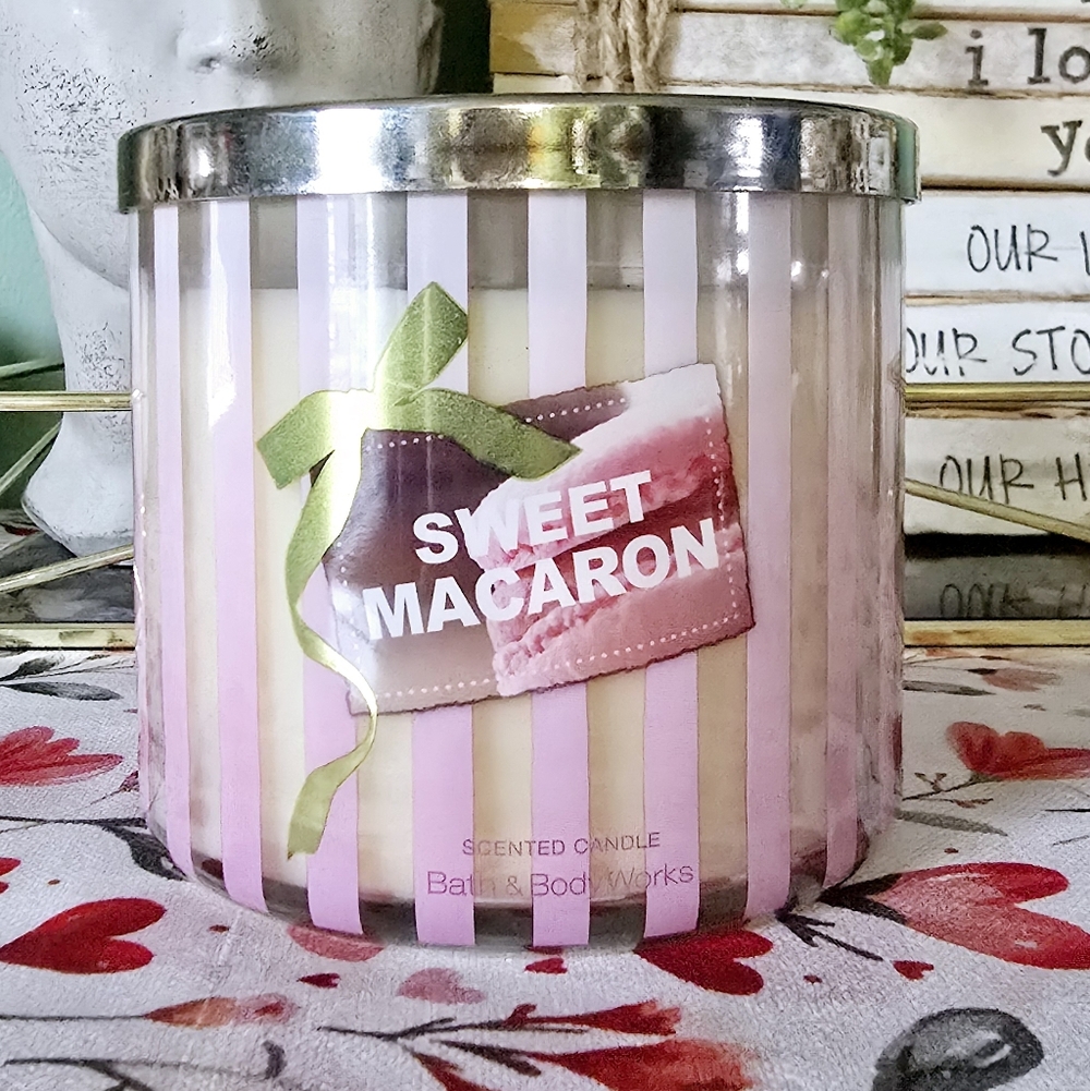 Bath & Body Works Sweet Macaron Candle with Silver Lid
